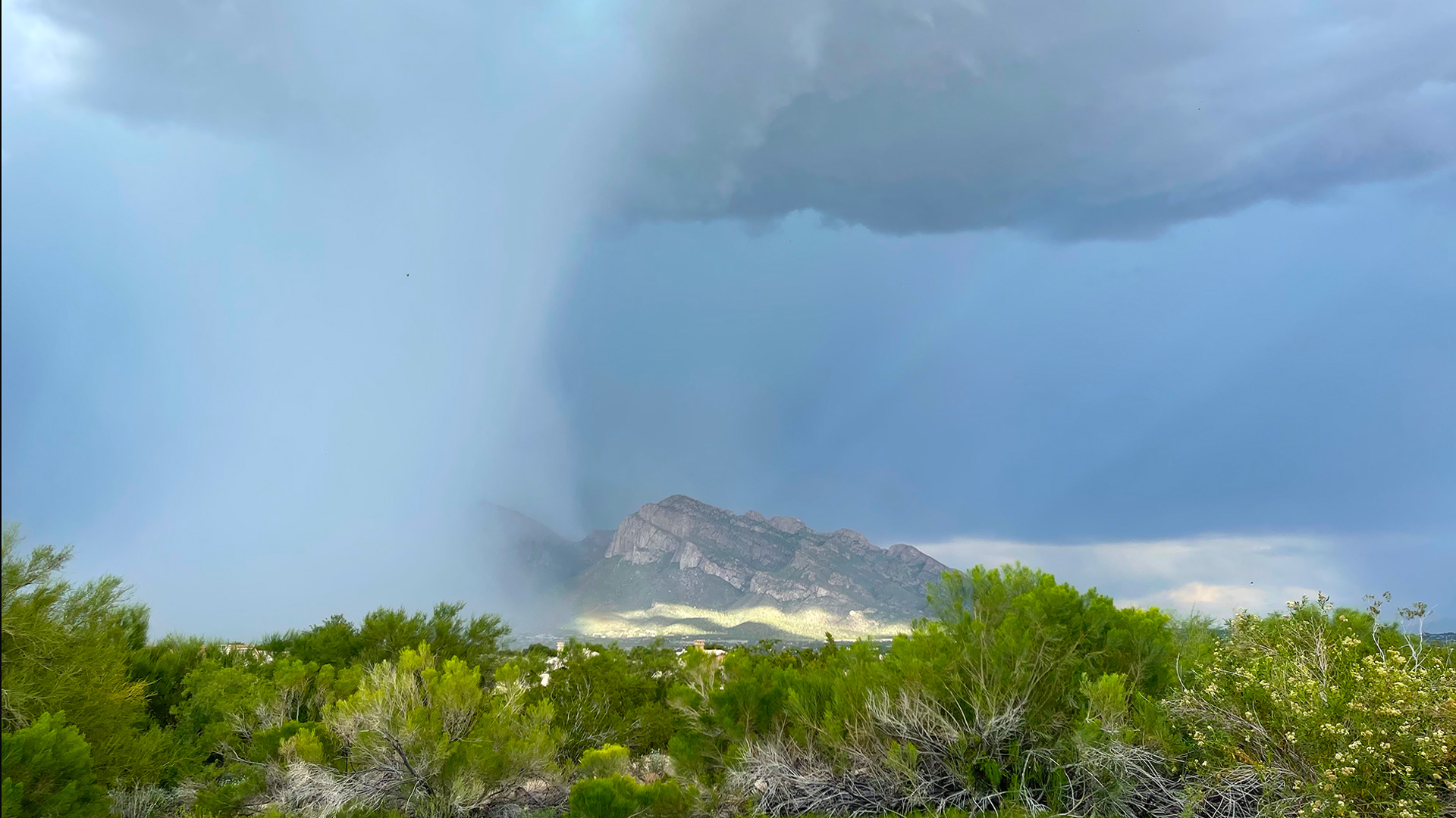 Storm northwest of Tucson 