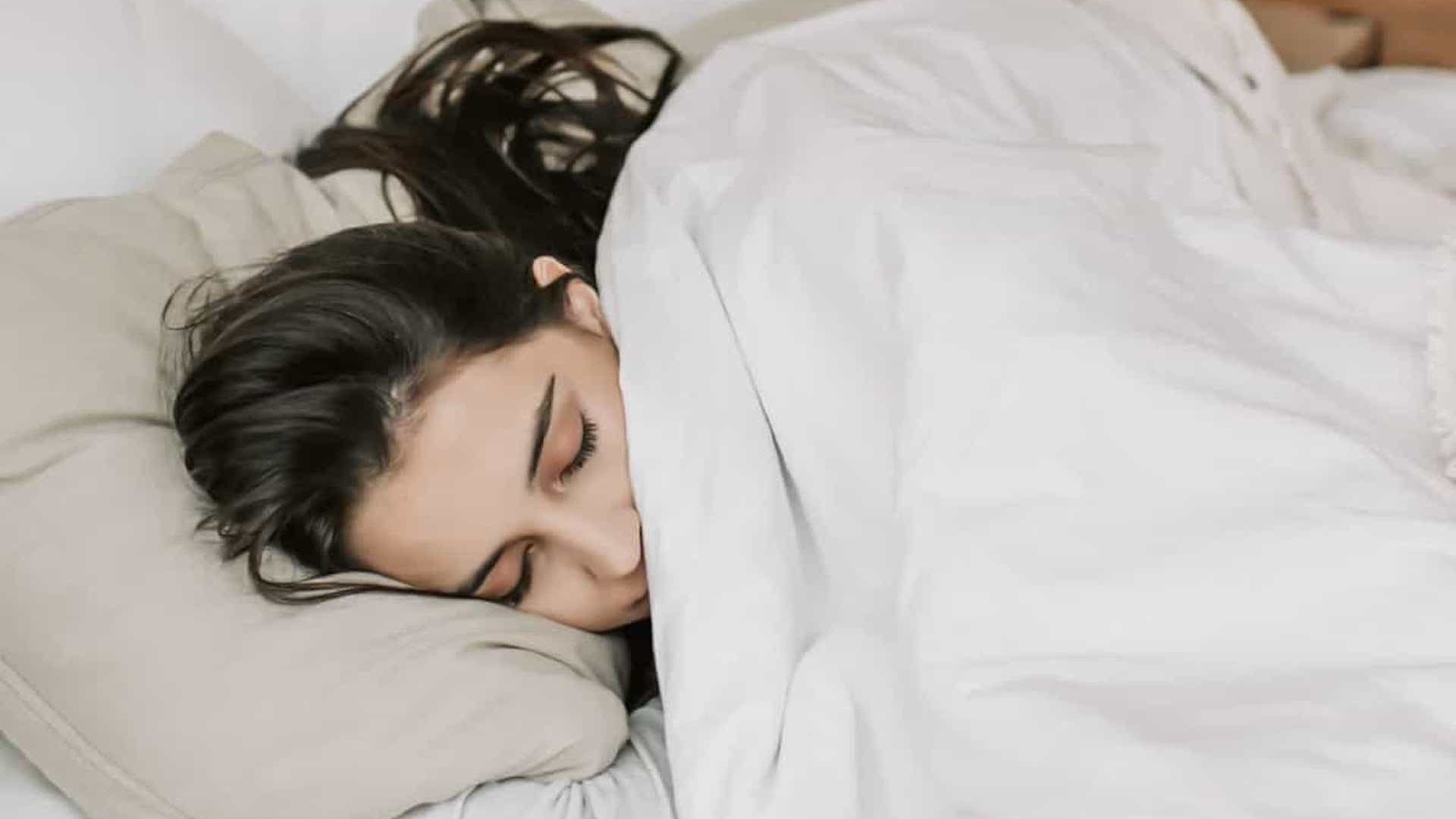 Experts recommend 7 to 8 hours of sleep per night.