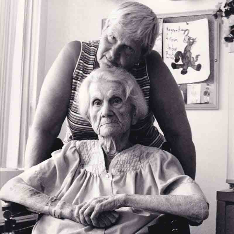 Wanda Wolosky and her mother, Blima Szturman Milstztajn.