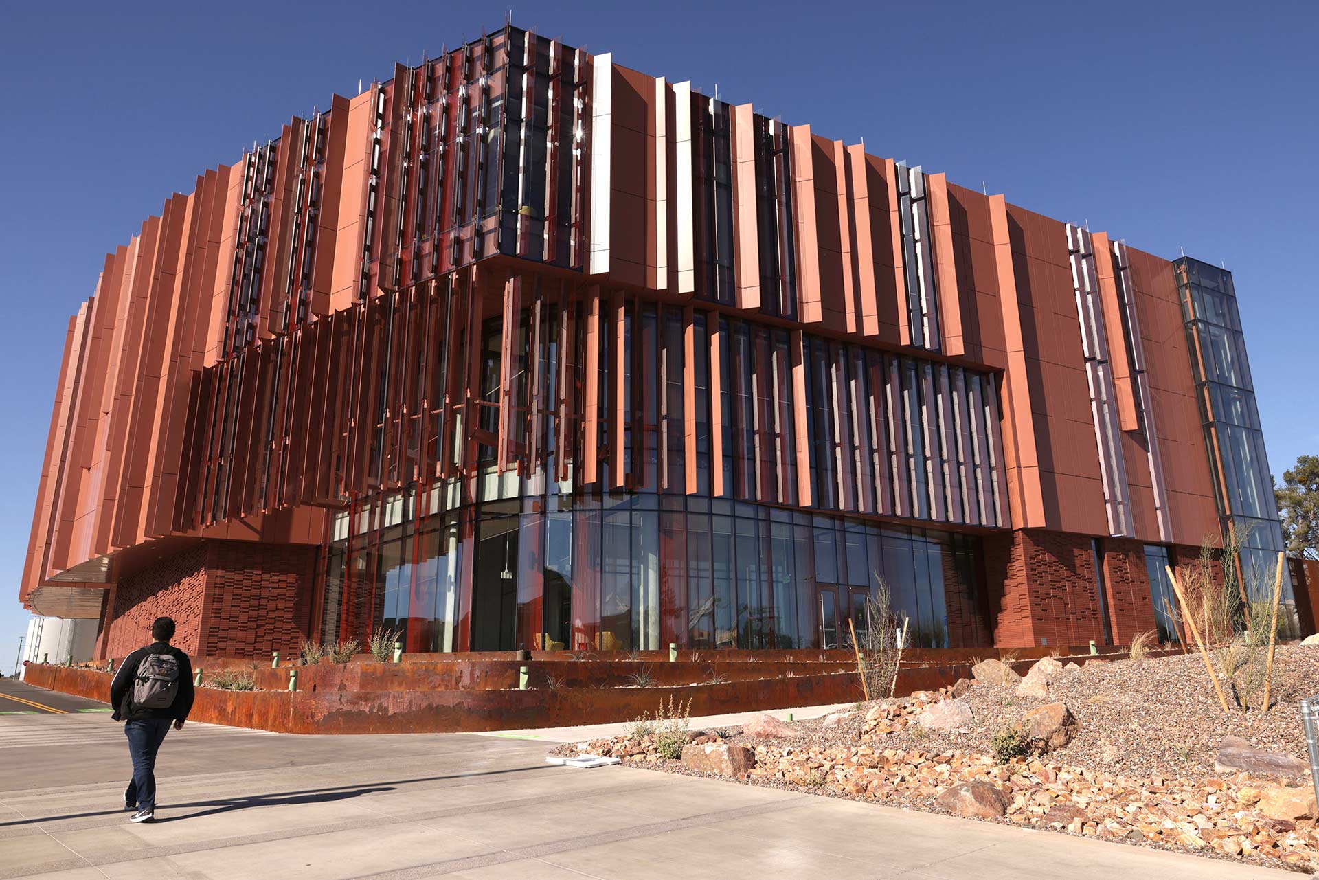 The three-story, 89,000-square-foot Applied Research Building will provide new research capabilities with state-of-the-art equipment and technology. 