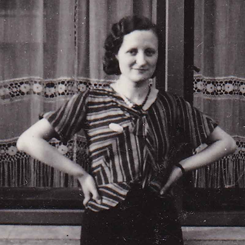 Paula’s mother was born in 1912 in Warsaw. 