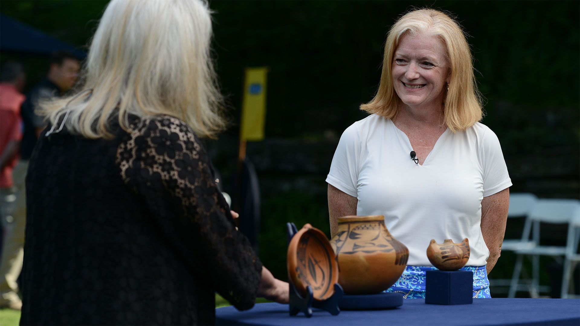 Linda Dyer (left) appraises pottery attributed to Nampeyo, ca. 1900, in Nashville, TN. 