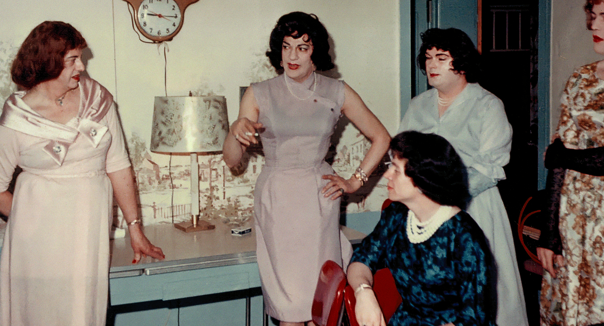 Susanna (center) and four guests in Casa Susanna's living room. 