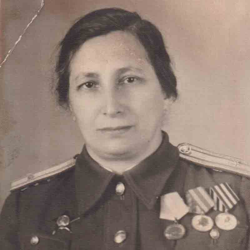 Yulia’s maternal aunt, Bella Mirenskaya, was a doctor and held the rank of colonel in the Soviet army during World War II. She helped Yulia’s family during and after the war.