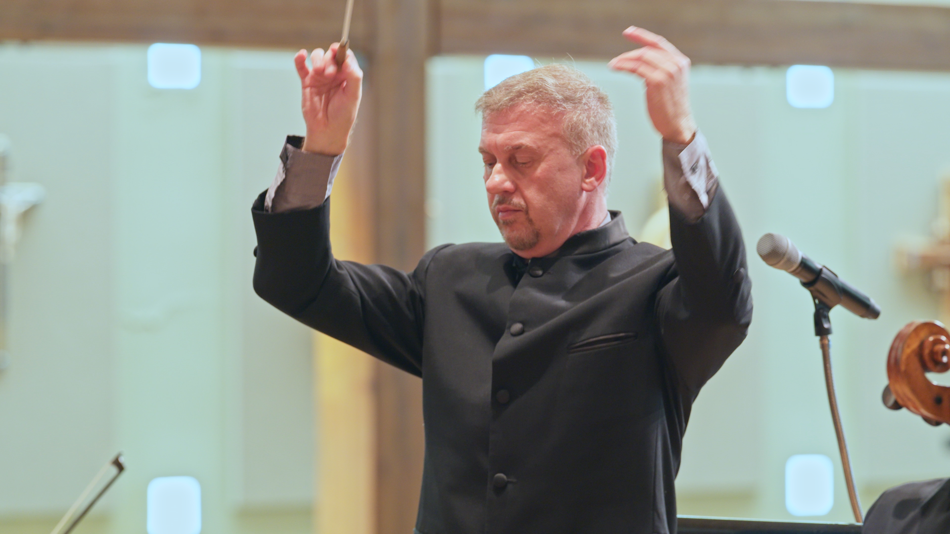 Music director and Conductor, Linus Lerner. 