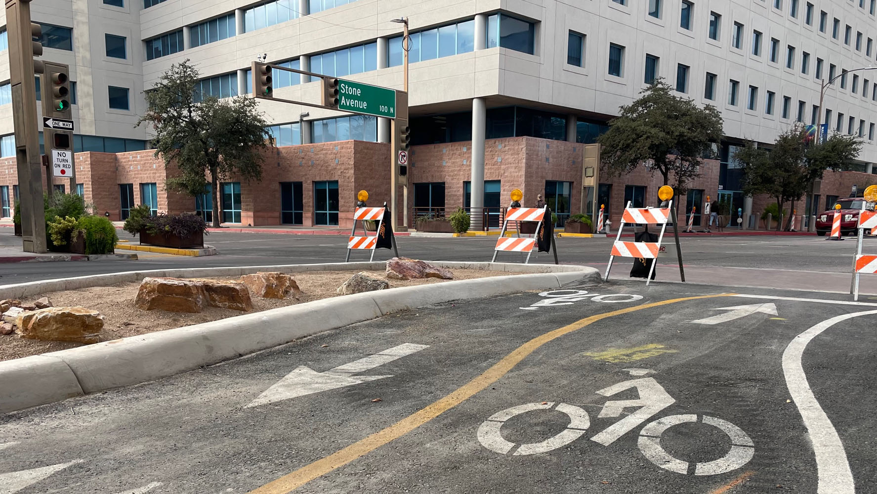 Protected bicycle lane Stone Avenue