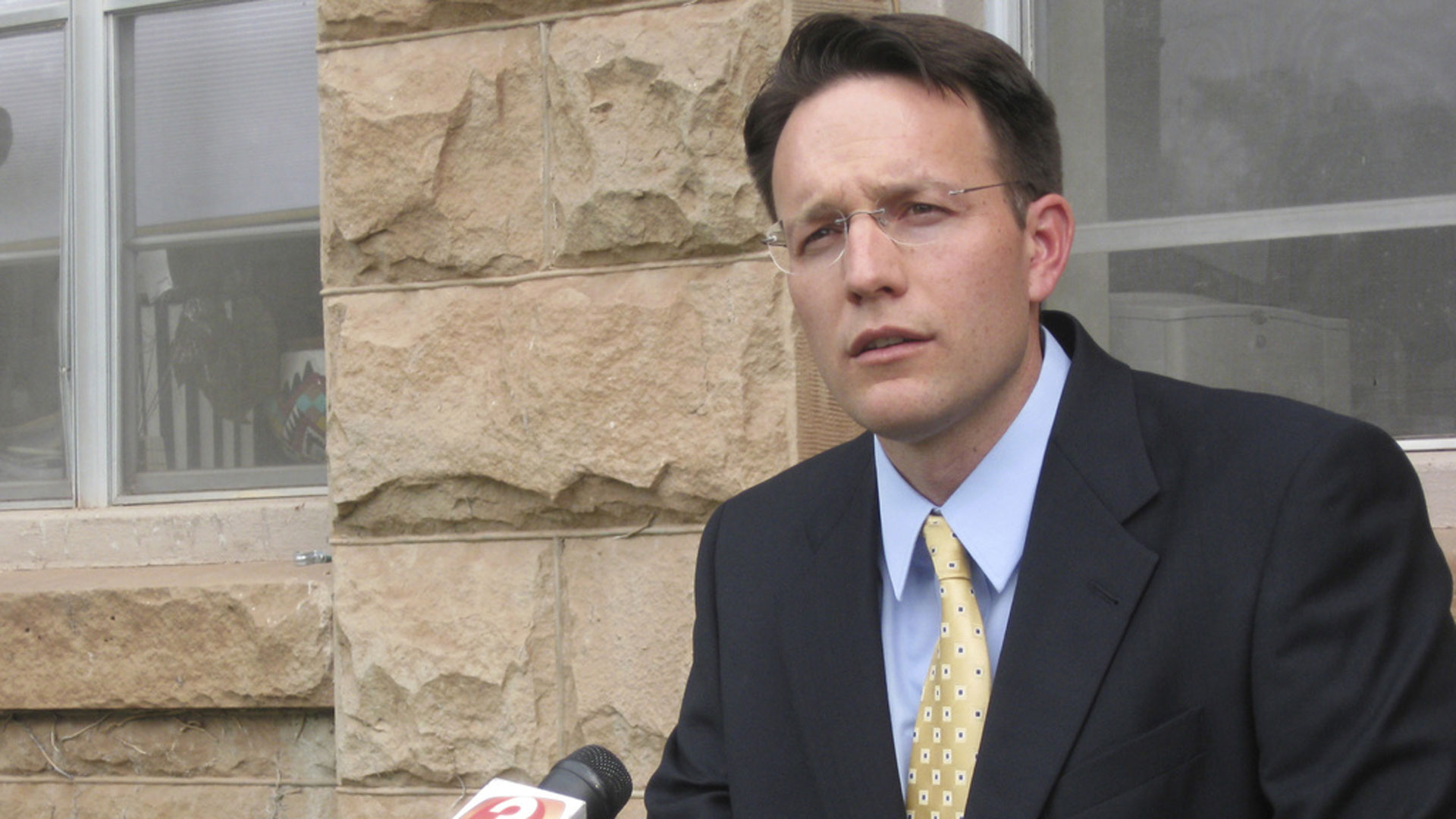 Apache County Attorney Michael Whiting speaks to reporters outside the courthouse in St. Johns, Ariz., June 16, 2009. 

