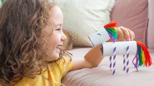 With this mini uni craft, parents can give kids an active role in setting great goals for their first day of school before it even begins.