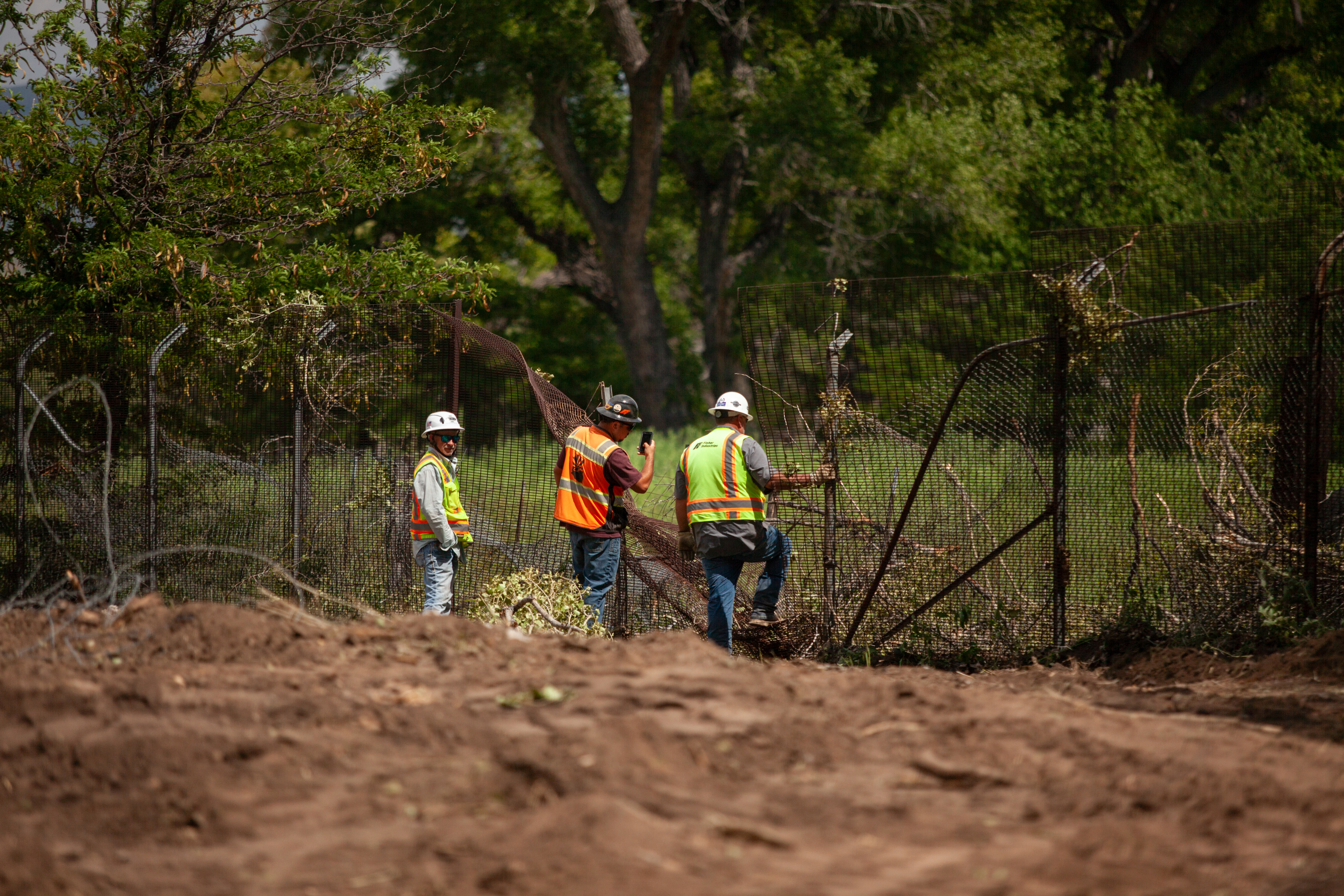 A new online tool maps border wall projects, using photos from the people who live there