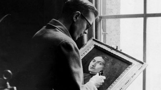 Sergeant Kenneth Lindsay with a School of Botticelli portrait at Wiesbaden Collecting Point (1945).